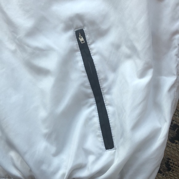 Windbreaker💨 - Picture 3 of 7